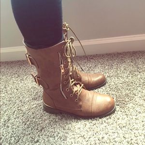 Brown/ tan boots